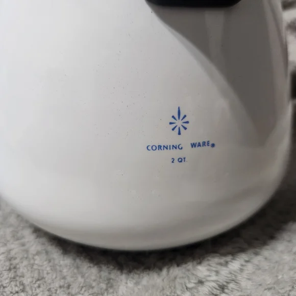 Vintage Corningware 8C Coffee Carafe with Iconic Cornflower Blue - Picture 4 of 7